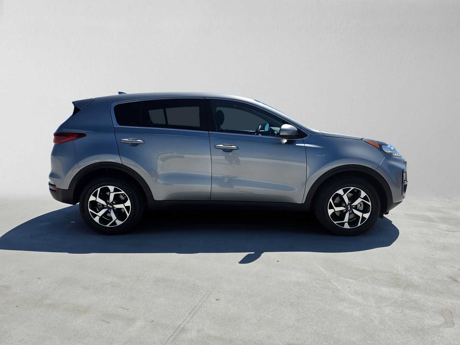 Used 2022 Kia Sportage LX AWD/4WD image 2