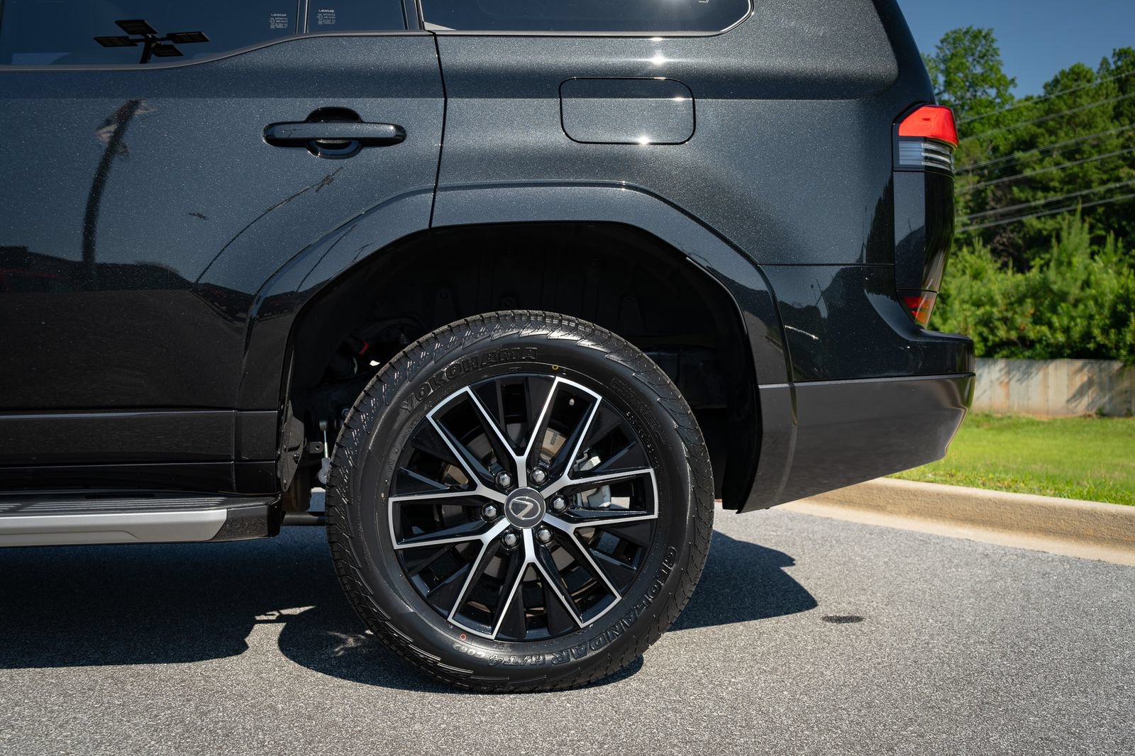 Used 2024 Lexus GX 550 w/ Accessory Package (2T) AWD/4WD image 13