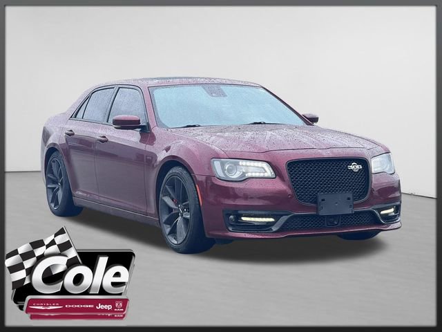 Used 2023 Chrysler 300 C image 1