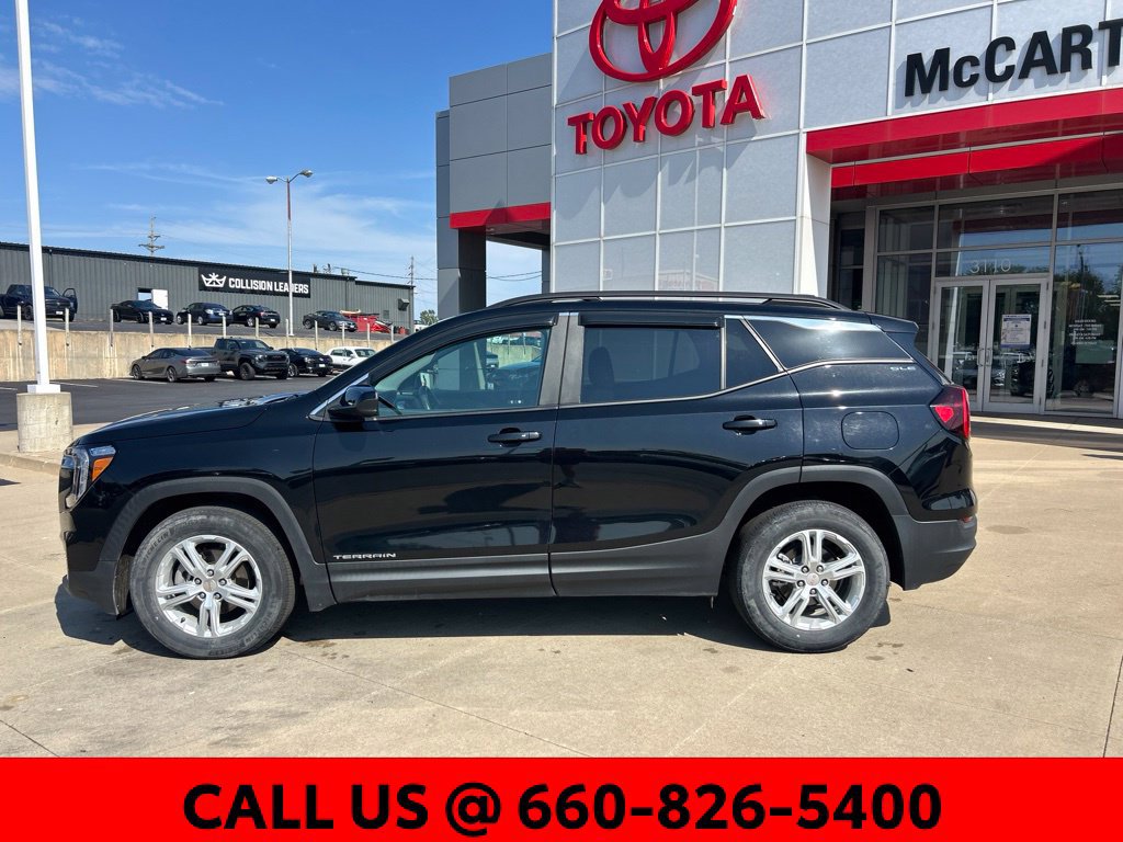 Used 2022 GMC Terrain SLE w/ Driver Convenience Package FWD image 10