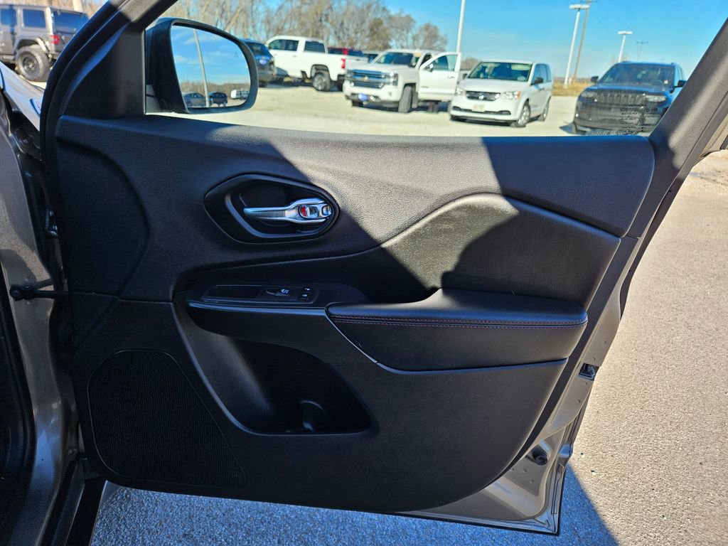 Used 2020 Jeep Cherokee Trailhawk w/ Cold Weather Group image 34