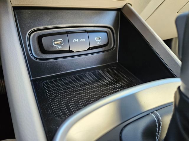 Used 2025 Hyundai Venue SEL image 28