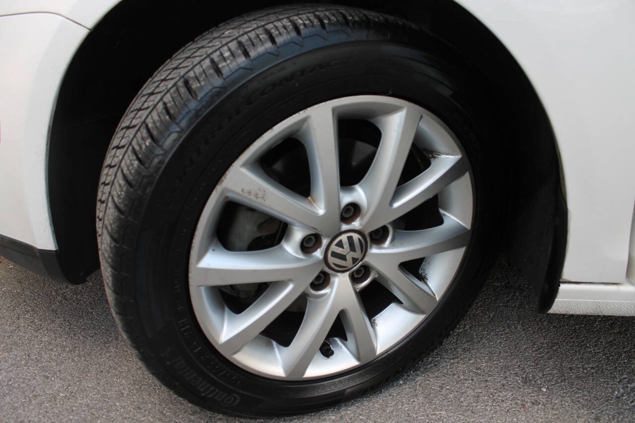 Used 2010 Volkswagen Jetta Limited Edition FWD image 10