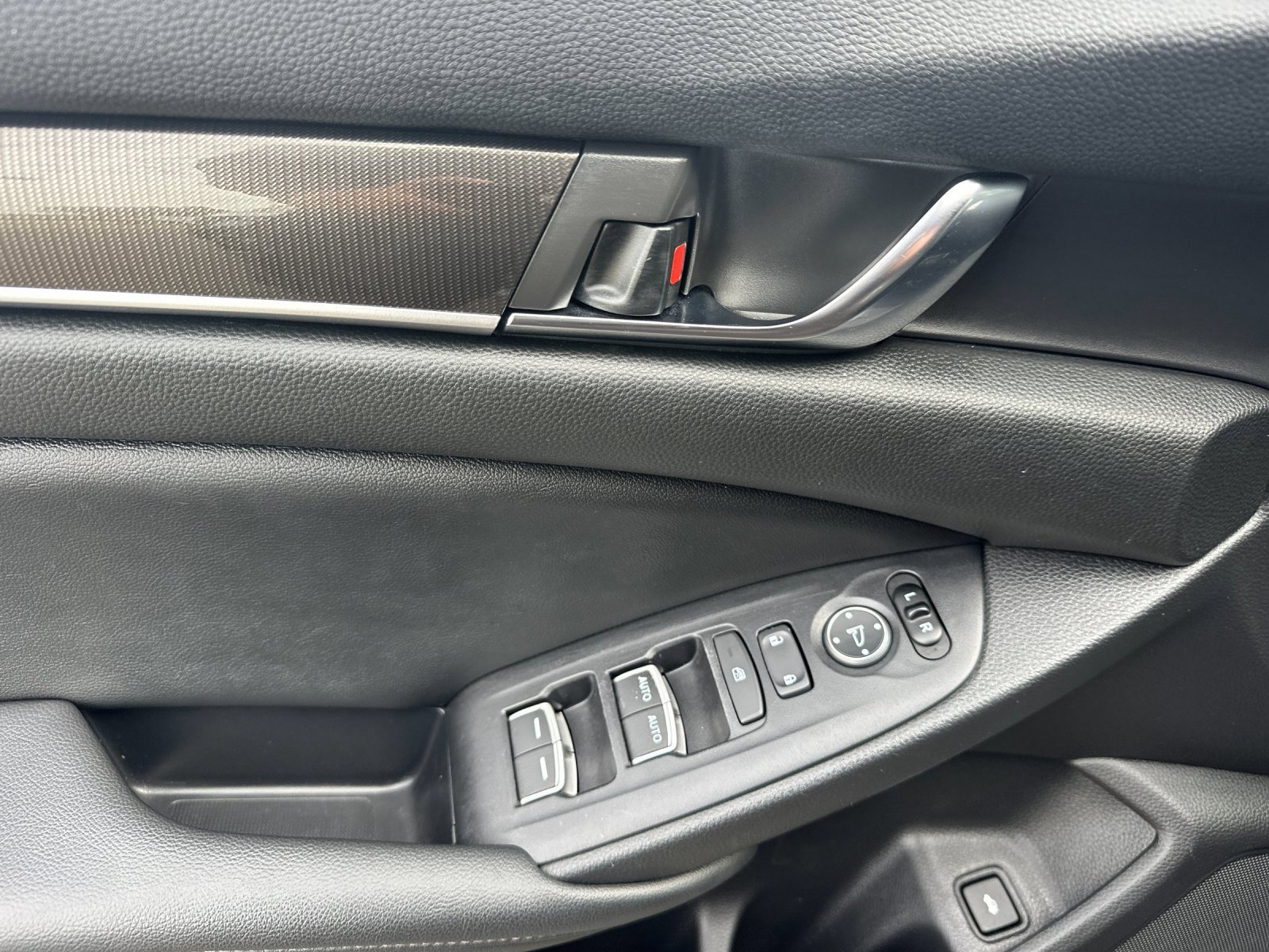 Used 2019 Honda Accord Sport image 10