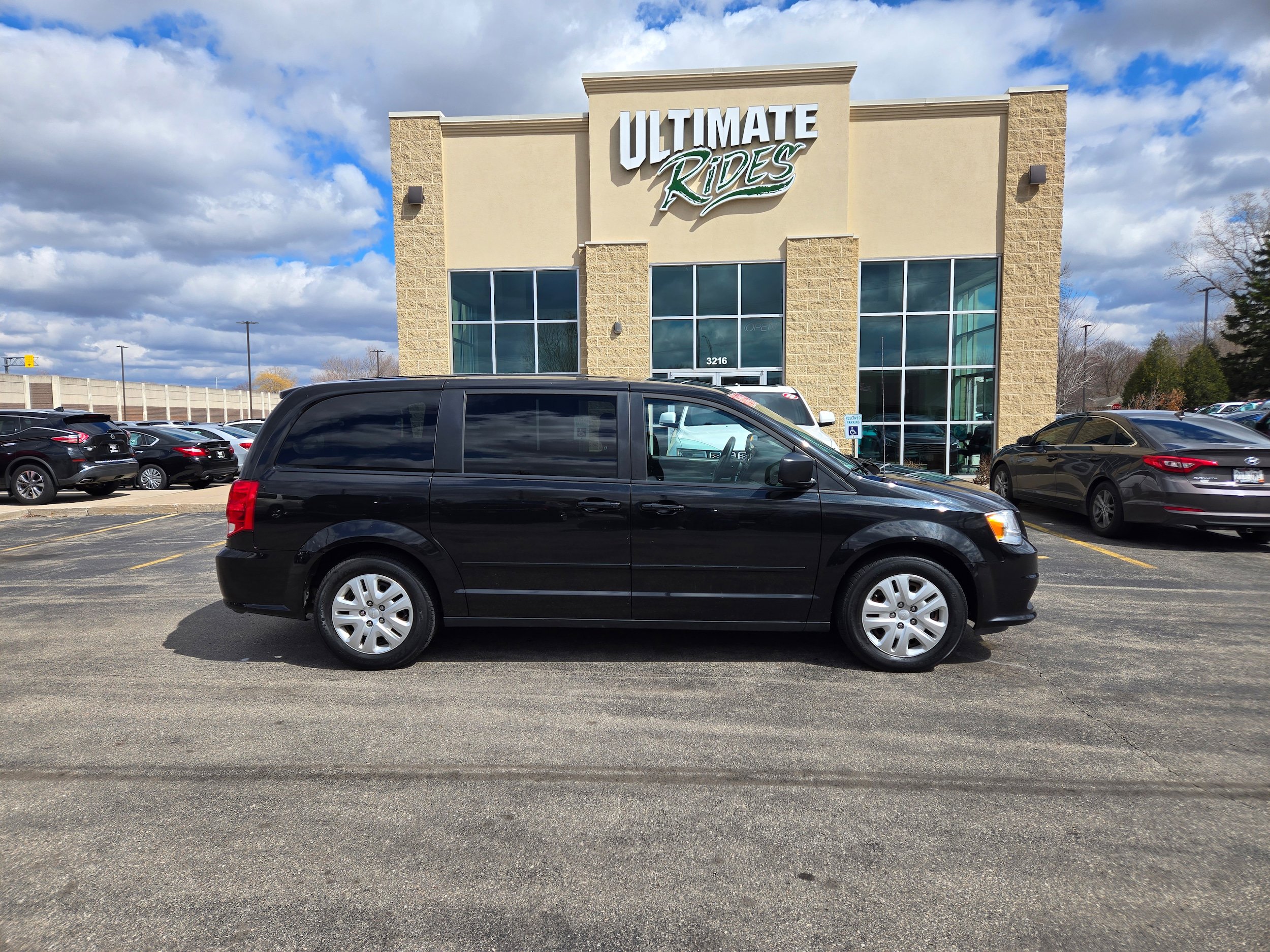 Used 2017 Dodge Grand Caravan SE image 1