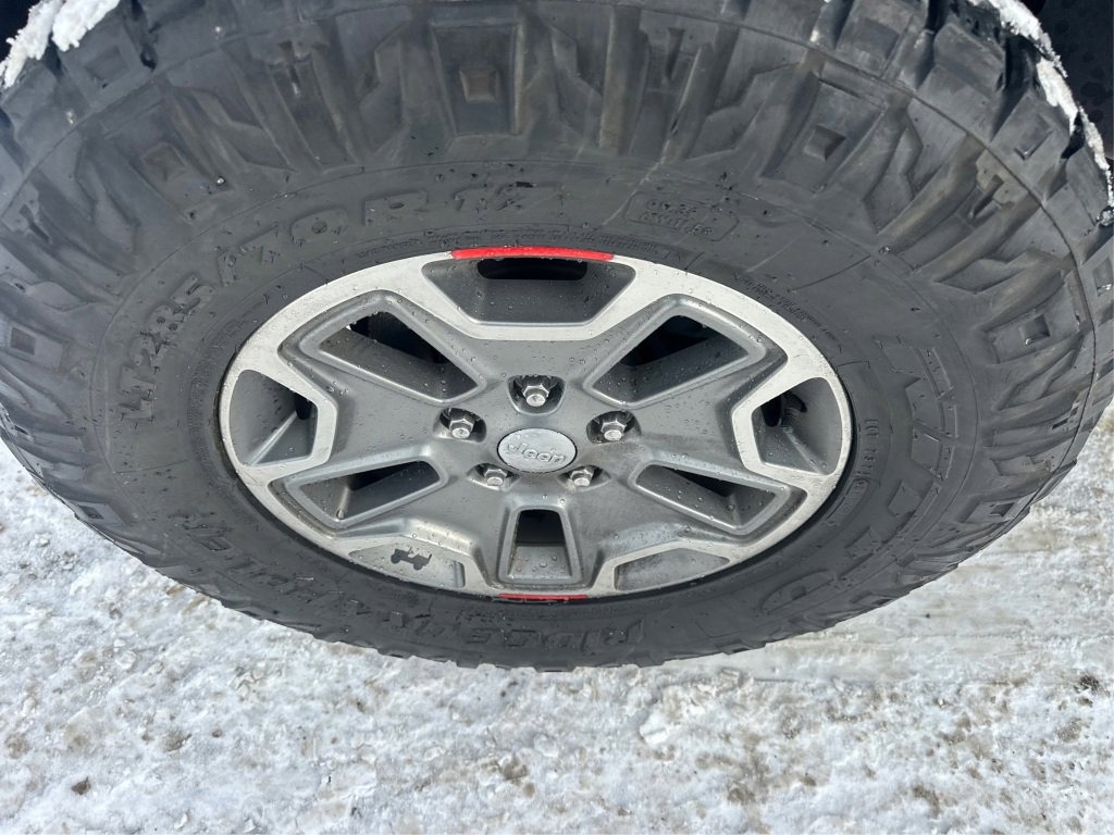 Used 2018 Jeep Wrangler Unlimited Rubicon w/ Cold Weather Group image 18