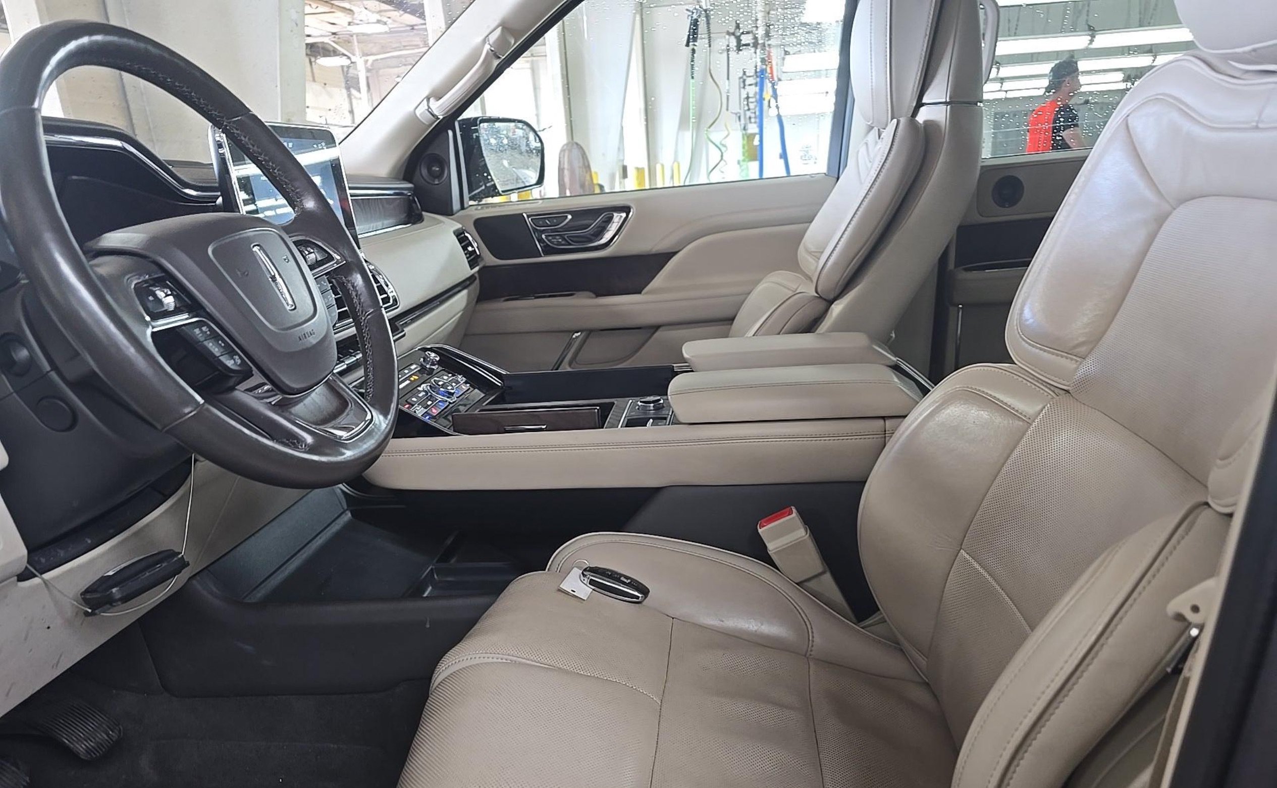 Used 2019 Lincoln Navigator Reserve AWD/4WD image 6
