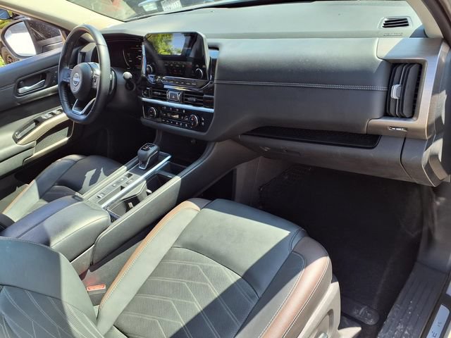 Certified 2025 Nissan Pathfinder Platinum FWD image 31