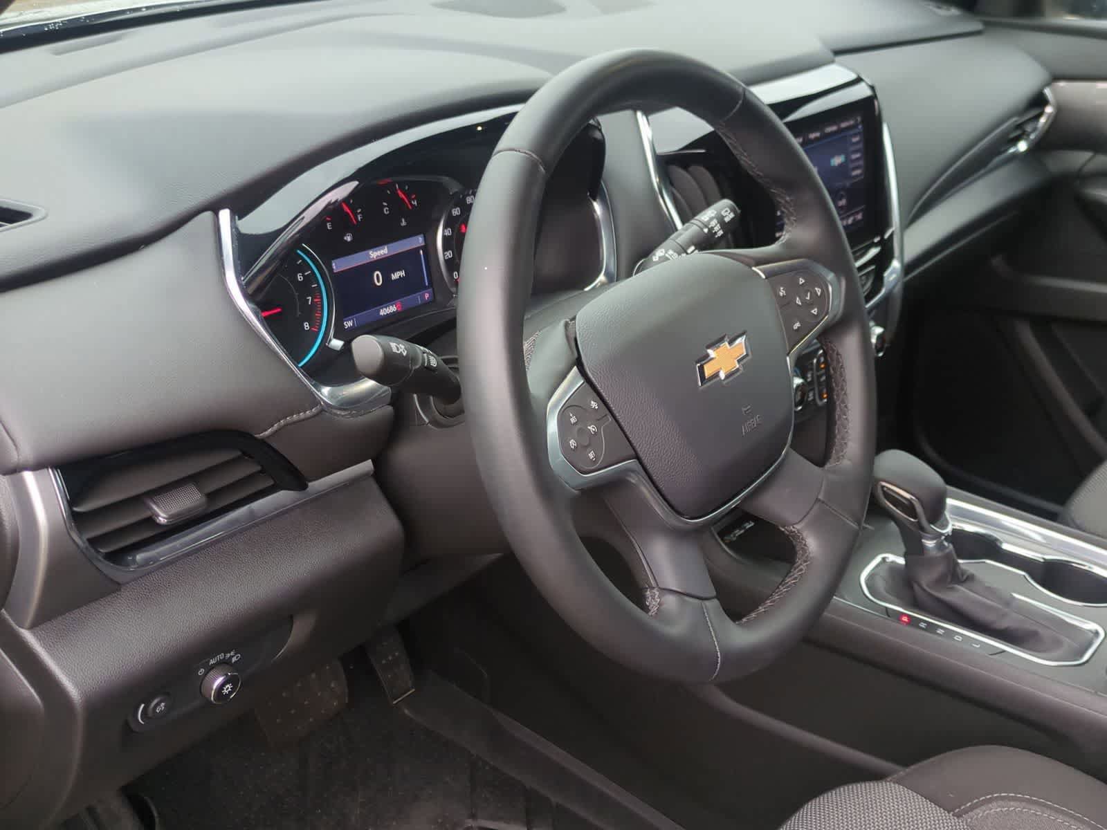 Used 2023 Chevrolet Traverse LT image 10