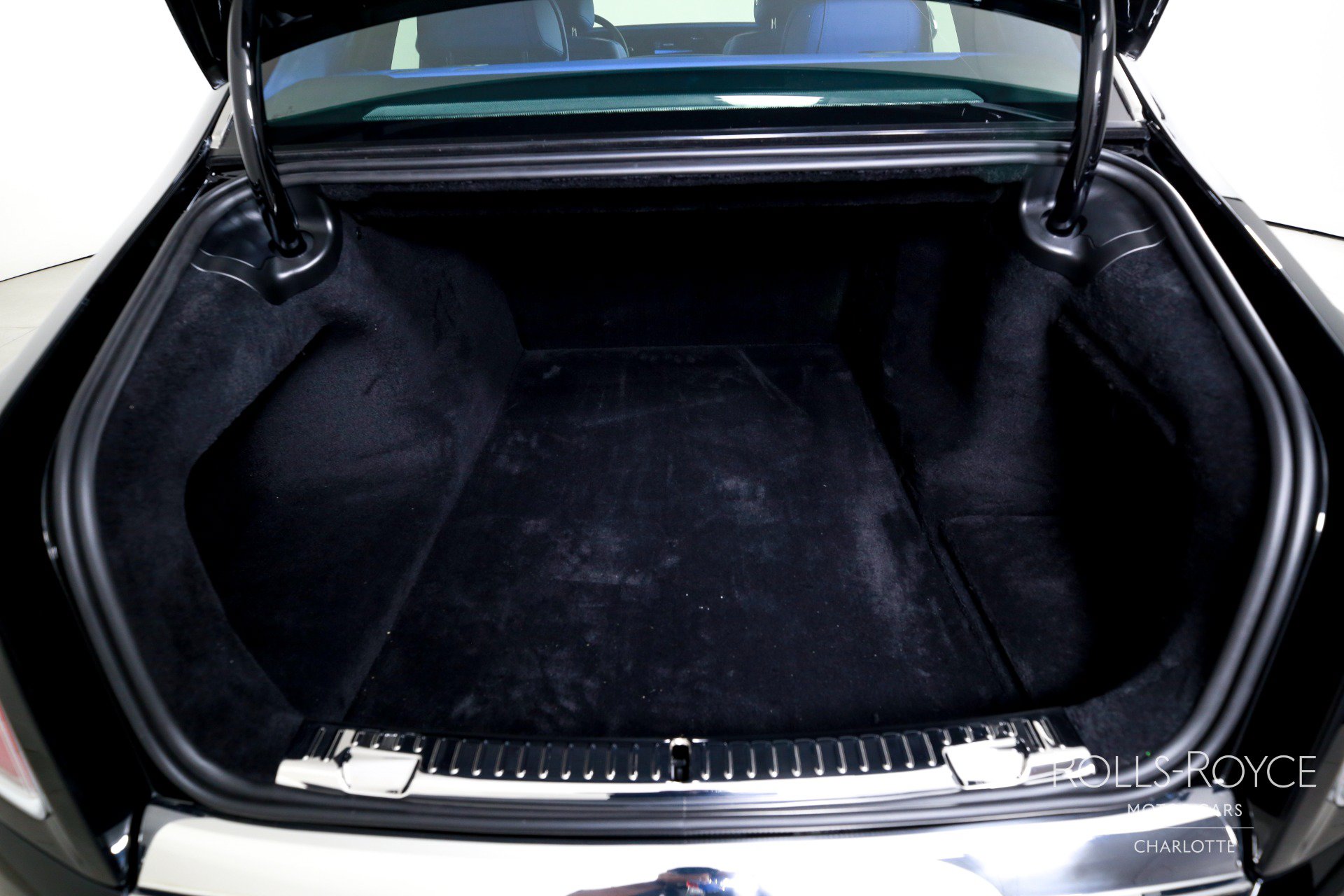 New 2027 Rolls-Royce Phantom Sedan RWD image 27