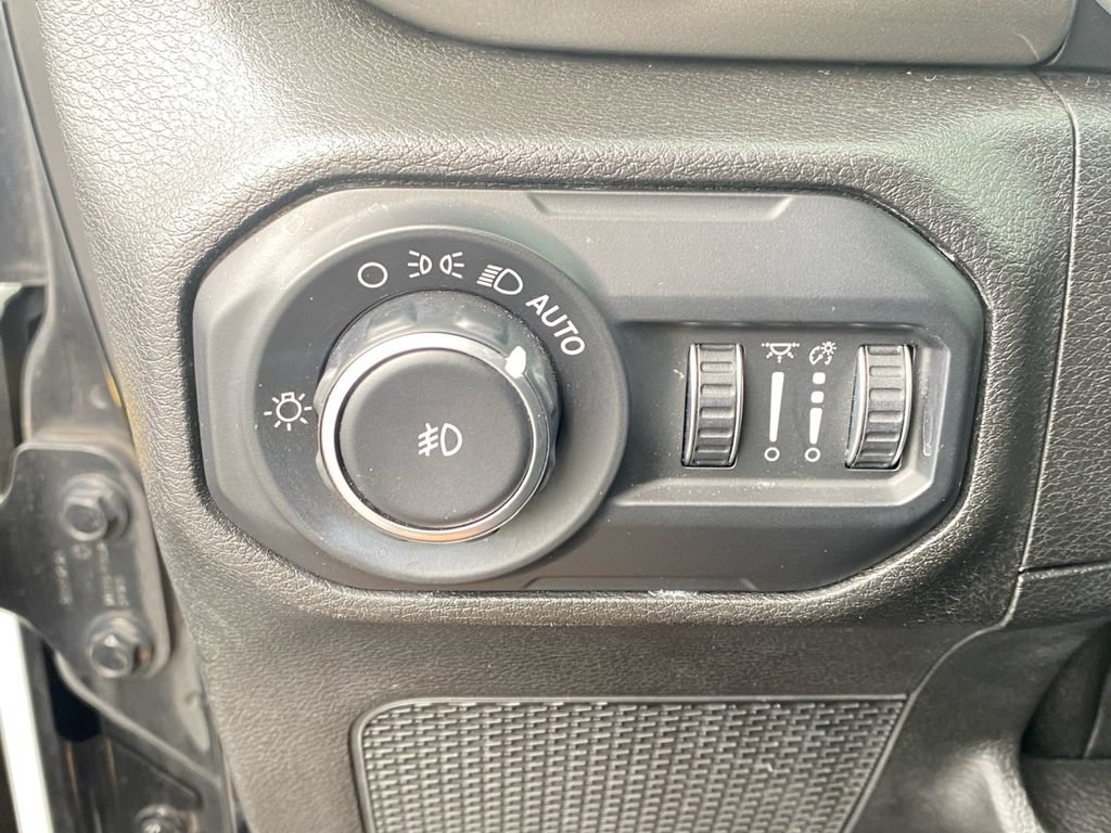 Used 2020 Jeep Wrangler Unlimited Sahara AWD/4WD image 21