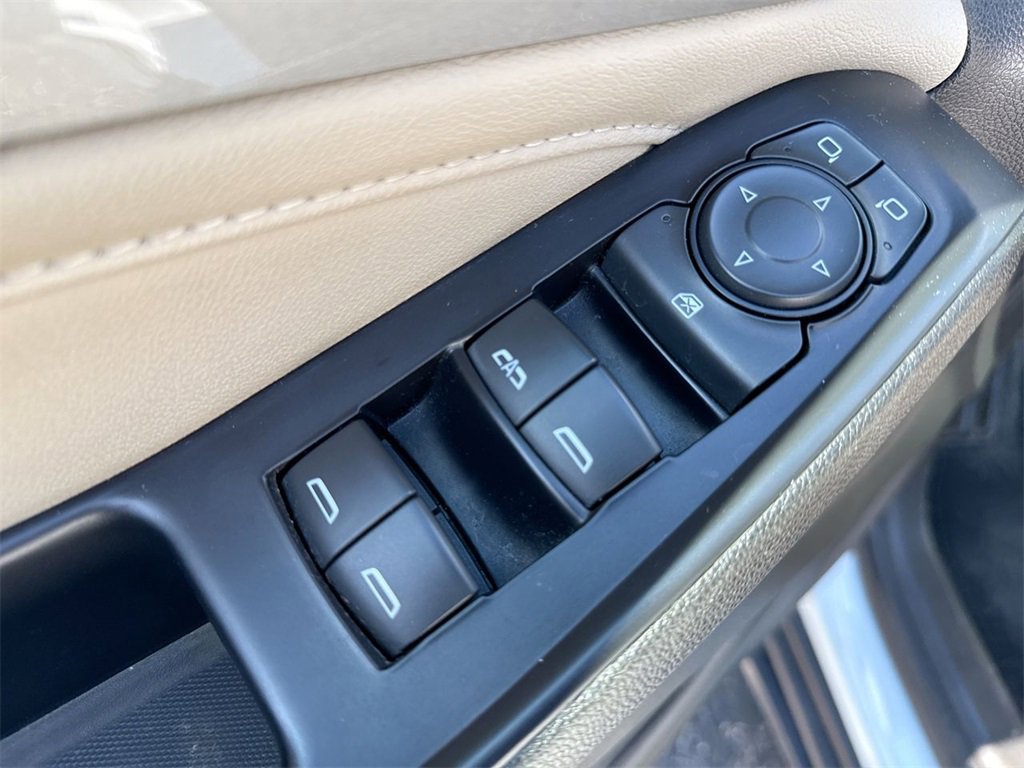 Used 2022 Chevrolet Traverse LT image 13