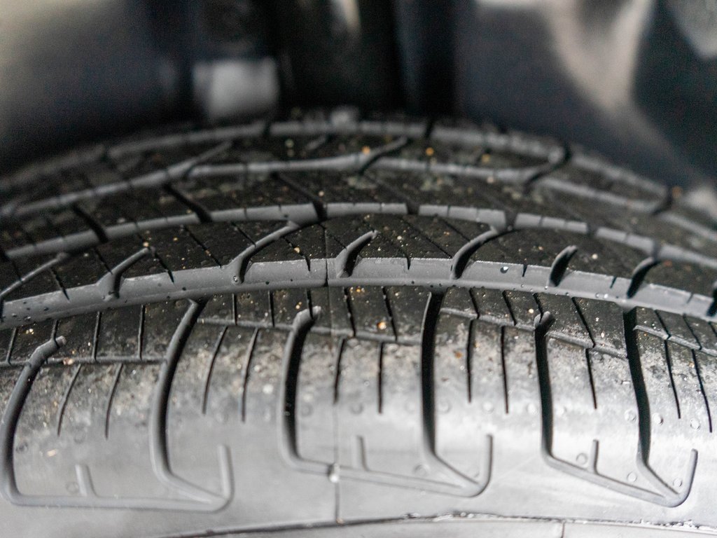 Used 2018 Jeep Cherokee Limited image 36