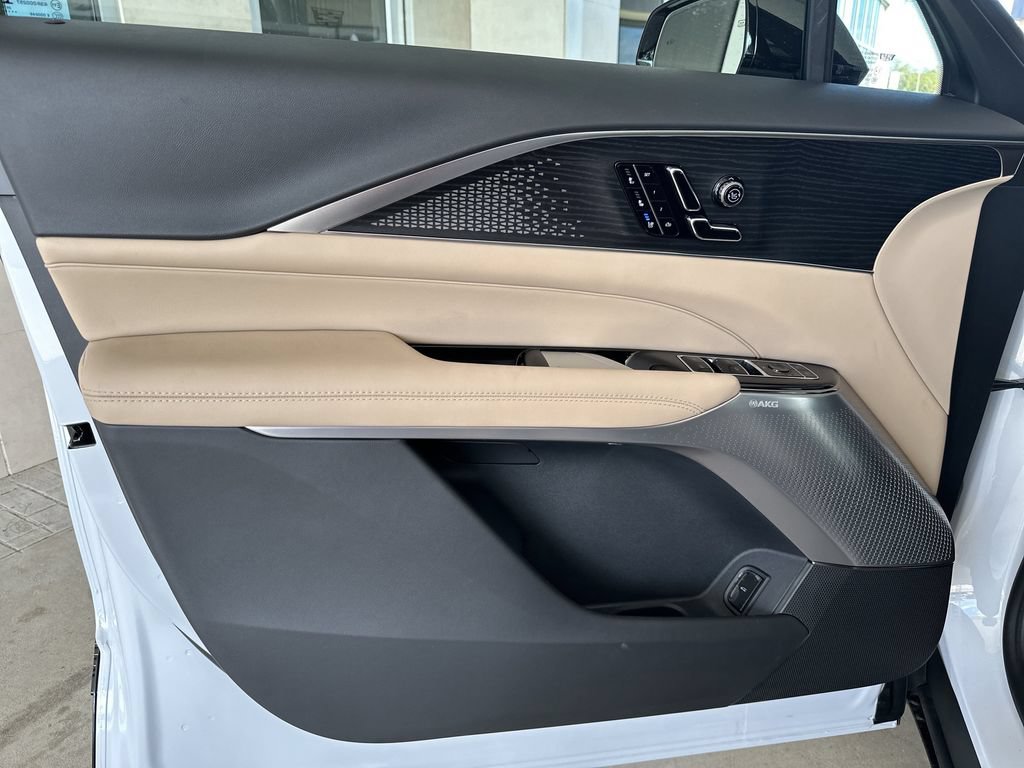 New 2026 Cadillac Lyriq Signature Sport w/ Nappa Leather Package RWD image 7