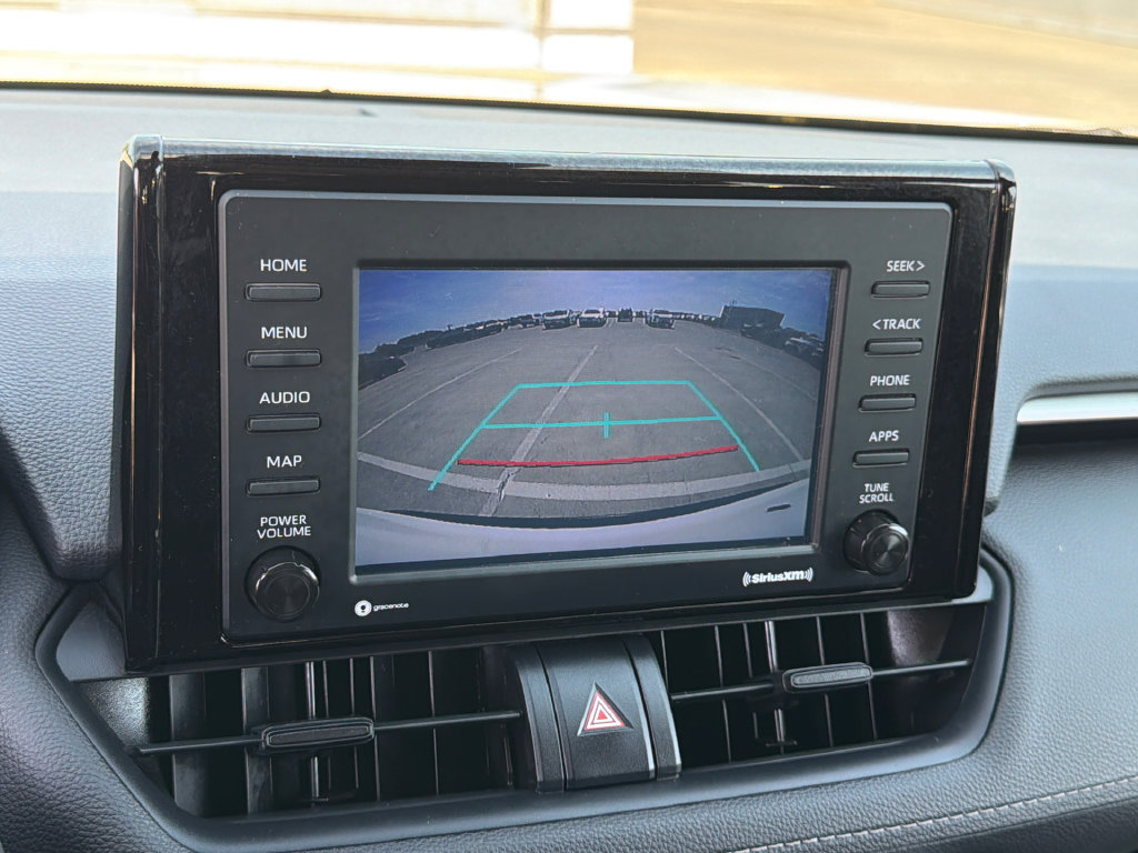 Used 2021 Toyota RAV4 LE AWD/4WD image 25