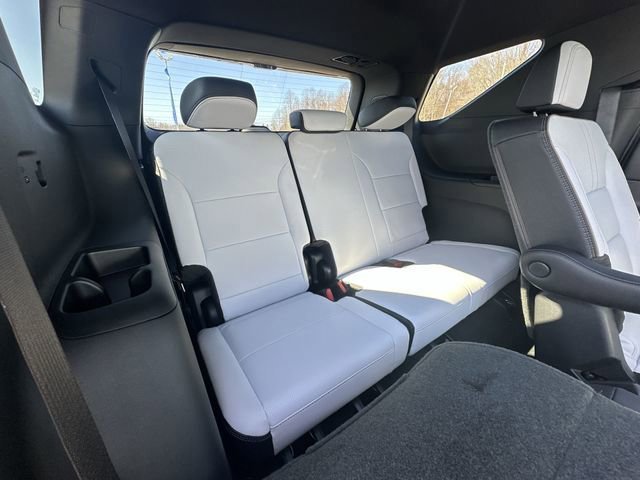 New 2026 Chevrolet Traverse High Country w/ LPO, Floor Liner Package AWD/4WD image 29