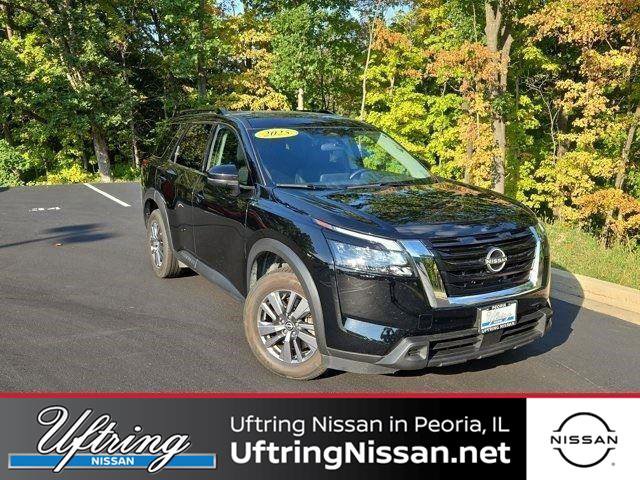 Used 2025 Nissan Pathfinder SV image 1