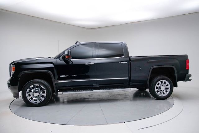 Used 2019 GMC Sierra 2500 Denali w/ Duramax Plus Package image 2