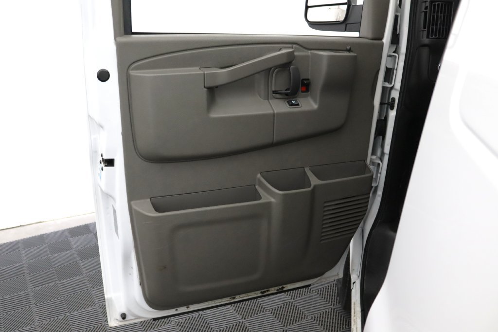 Used 2023 Chevrolet Express 3500 w/ Driver Convenience Package RWD image 15