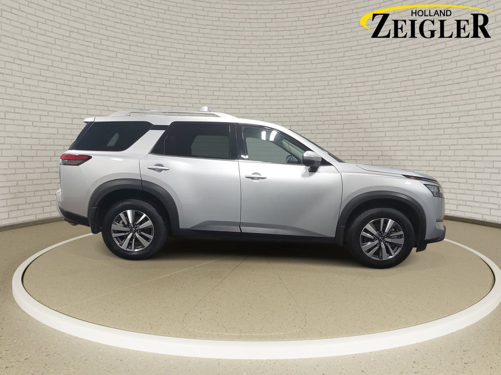 Certified 2024 Nissan Pathfinder SL AWD/4WD image 4