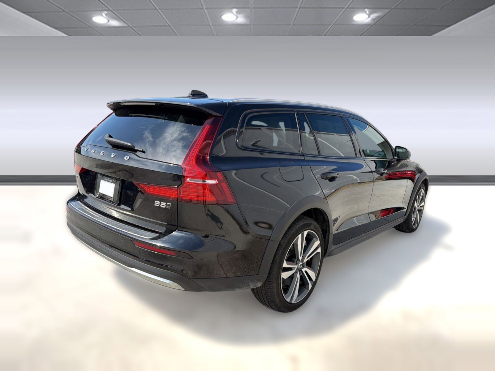 Used 2025 Volvo V60 B5 Cross Country Plus AWD/4WD image 9