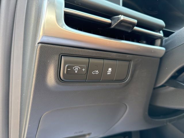 Used 2025 Hyundai Santa Cruz SE AWD/4WD image 13
