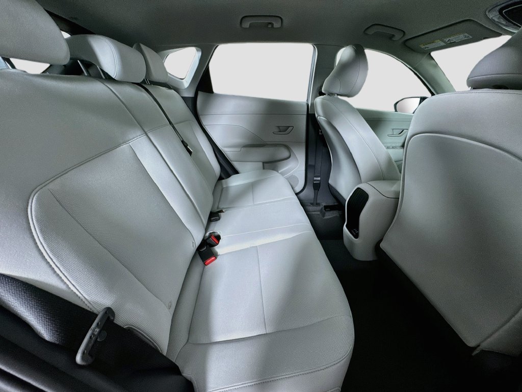 New 2027 Hyundai Kona SE FWD image 28