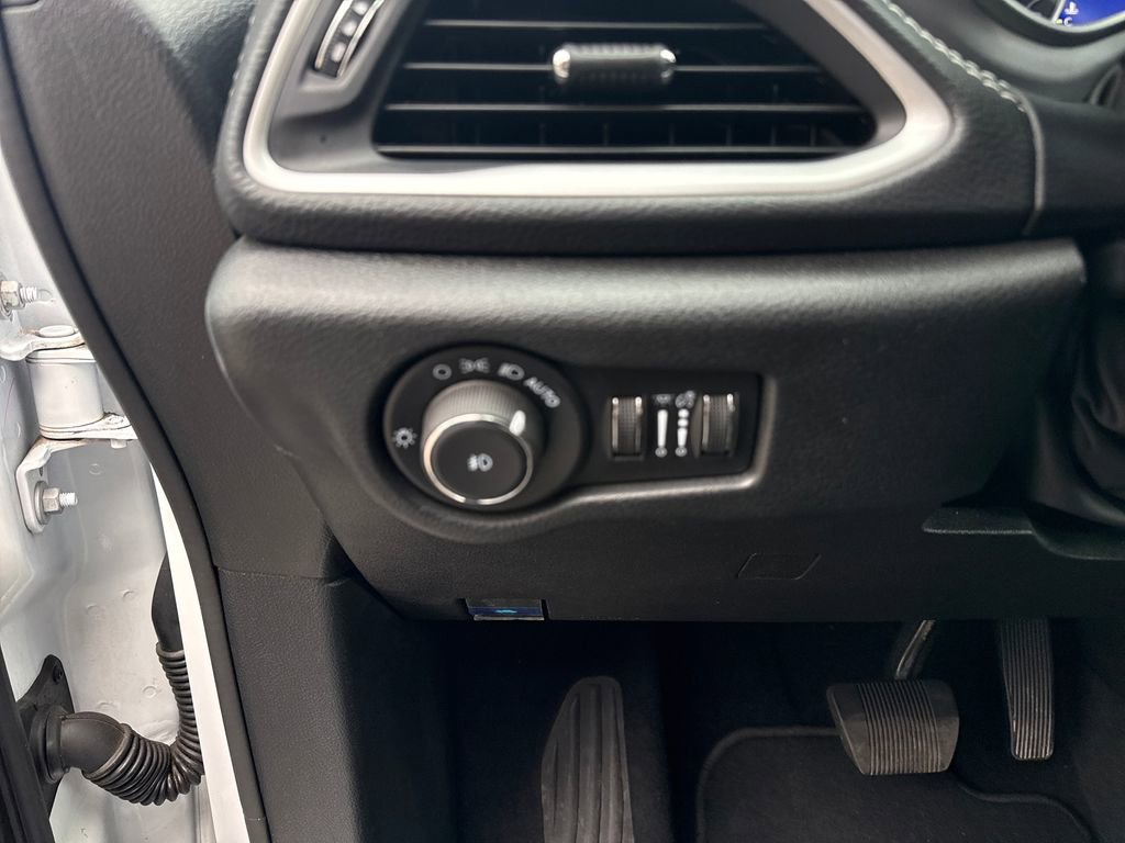 Used 2024 Chrysler Pacifica Touring image 13