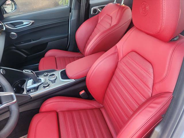 Used 2024 Alfa Romeo Giulia Veloce AWD/4WD image 26