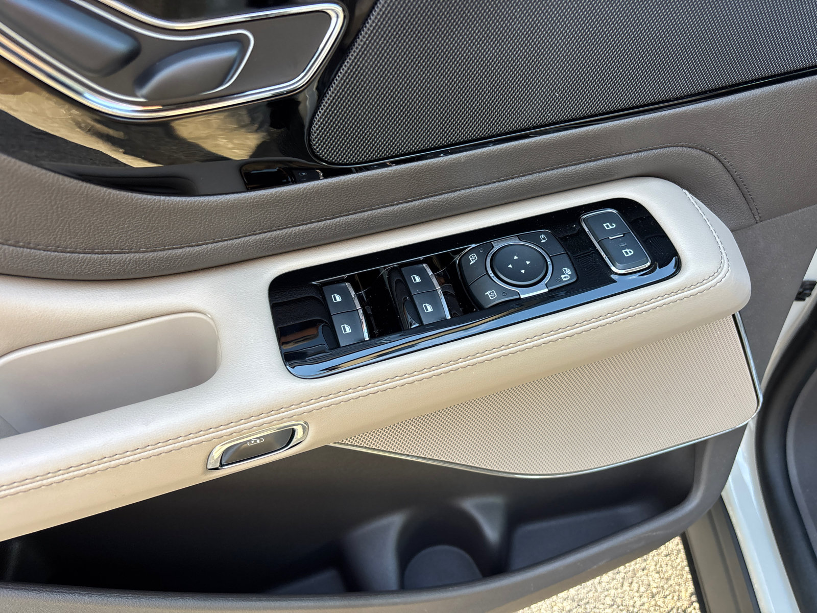 Certified 2024 Lincoln Aviator AWD w/ Premium Package image 13