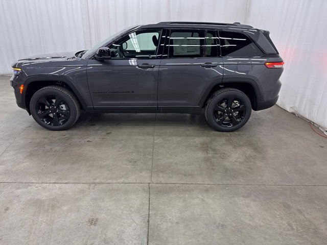 New 2025 Jeep Grand Cherokee Limited w/ Black Appearance Package image 33