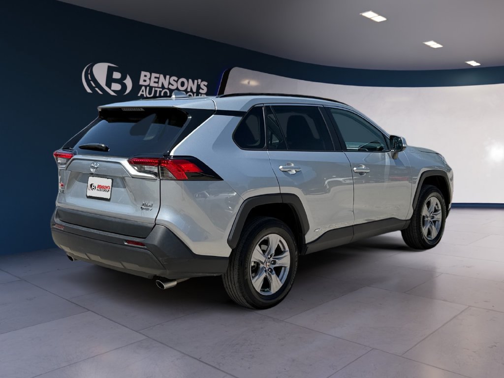 Used 2025 Toyota RAV4 XLE AWD/4WD image 5