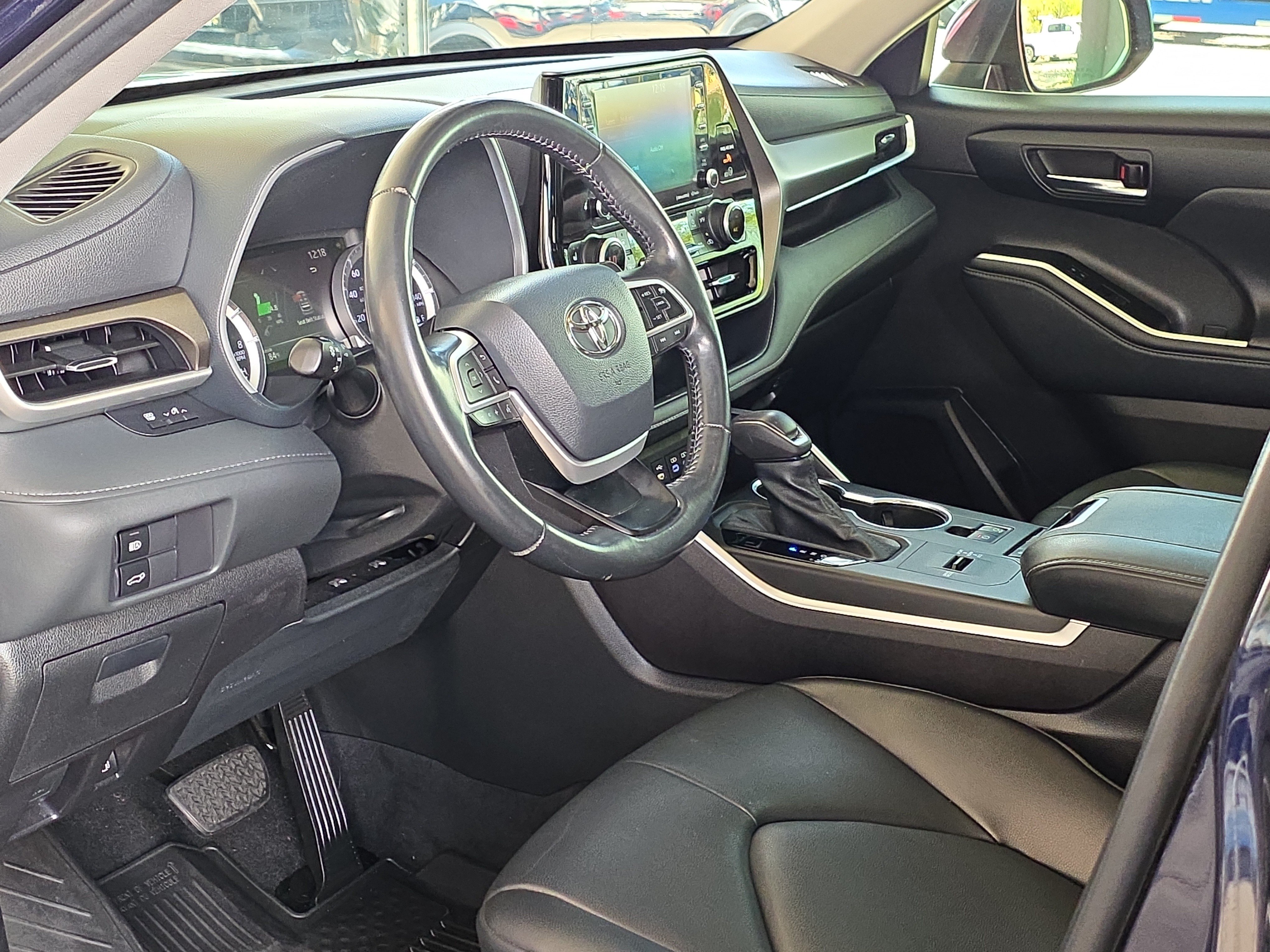 Used 2022 Toyota Highlander XLE FWD image 10