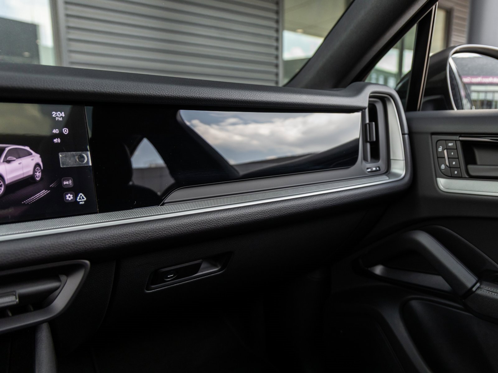 Certified 2025 Porsche Cayenne Coupe image 32