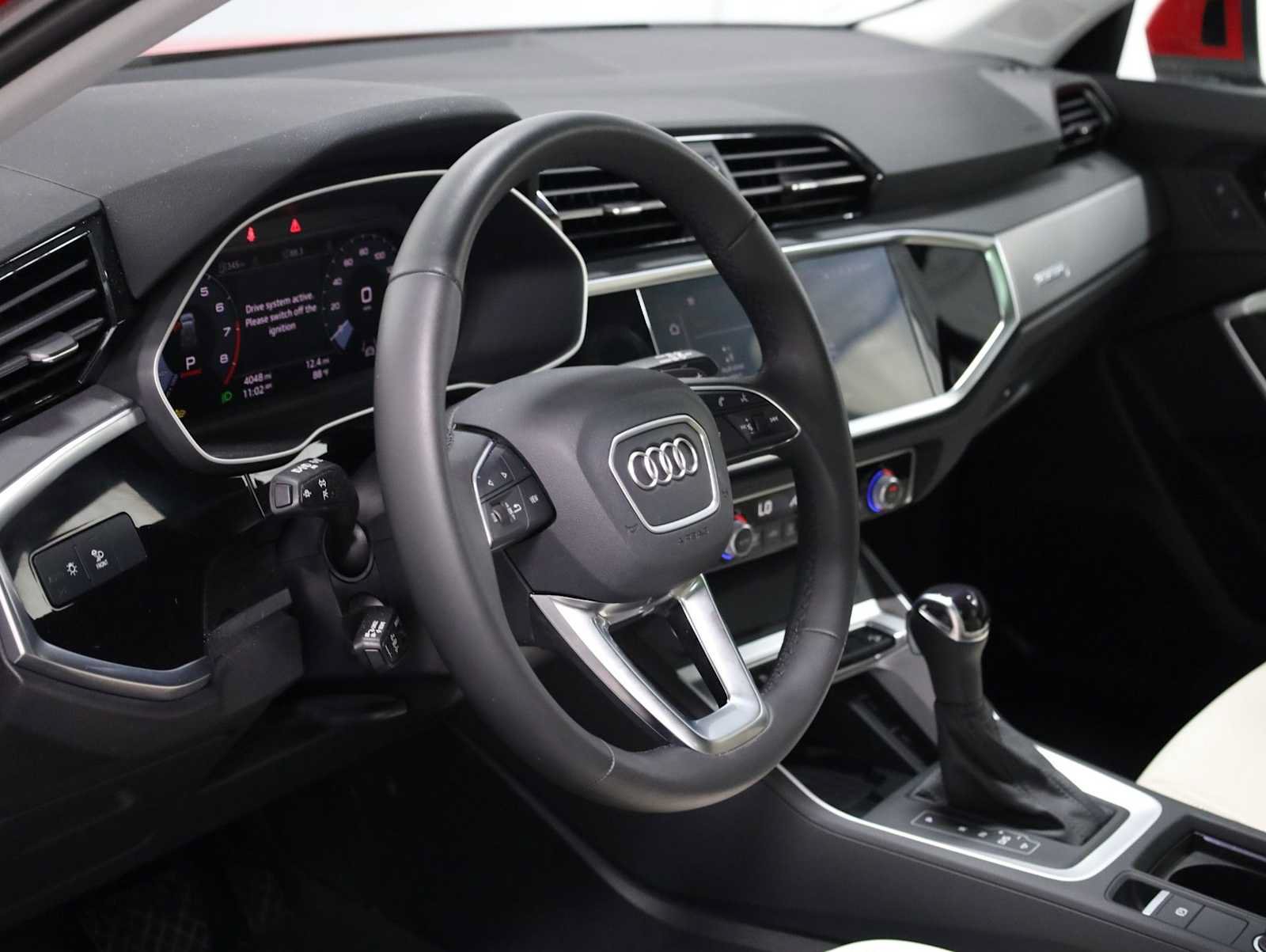 Certified 2025 Audi Q3 2.0T Premium w/ Convenience Package AWD/4WD image 4