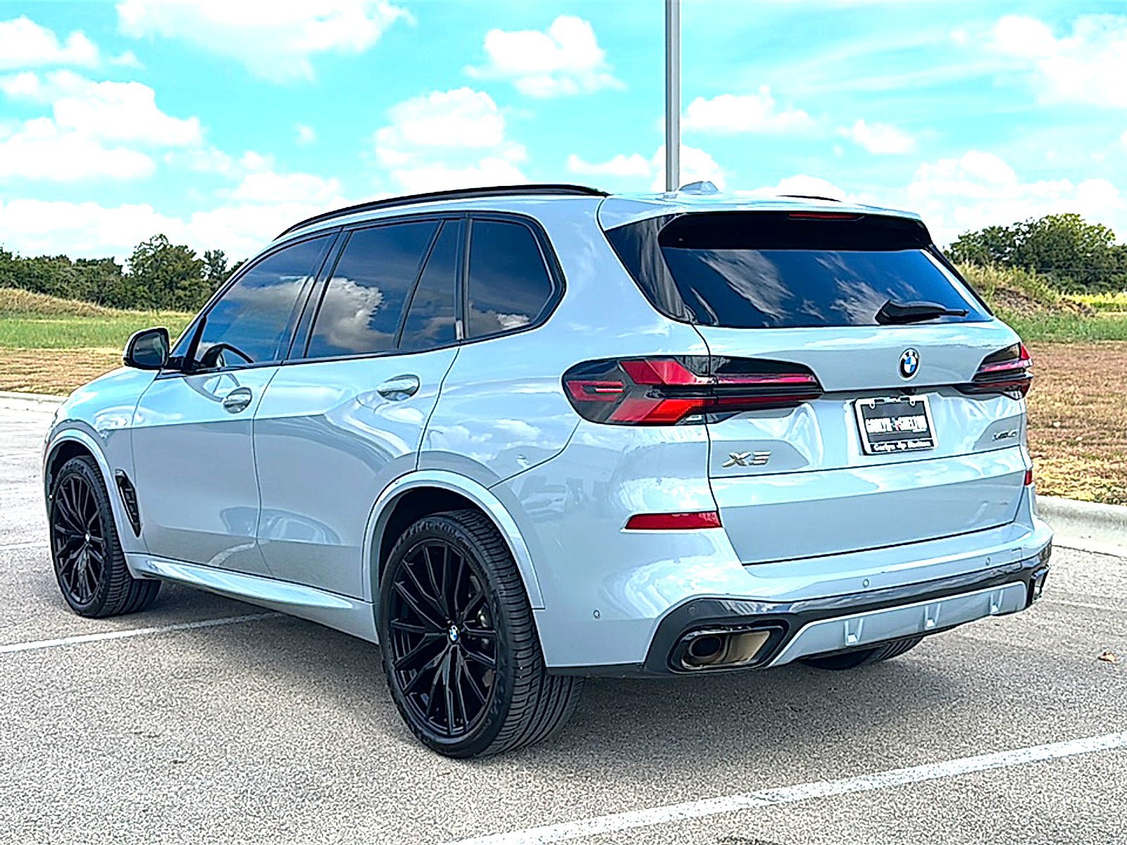 Used 2024 BMW X5 xDrive40i w/ M Sport Package AWD/4WD image 6