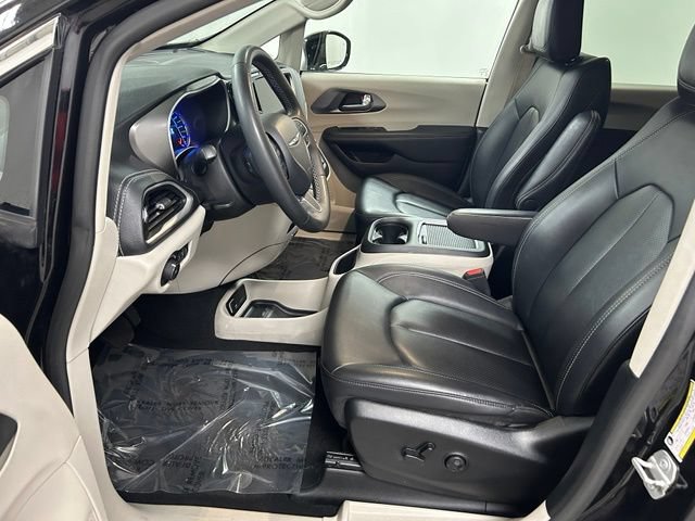 Used 2024 Chrysler Pacifica Limited FWD image 12