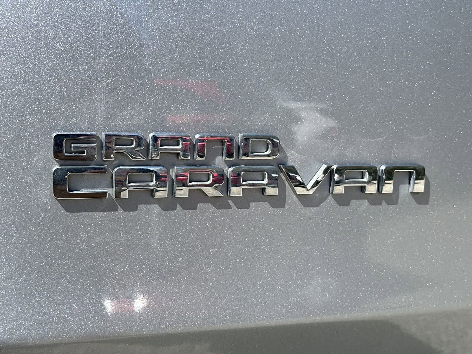 Used 2017 Dodge Grand Caravan SXT image 8