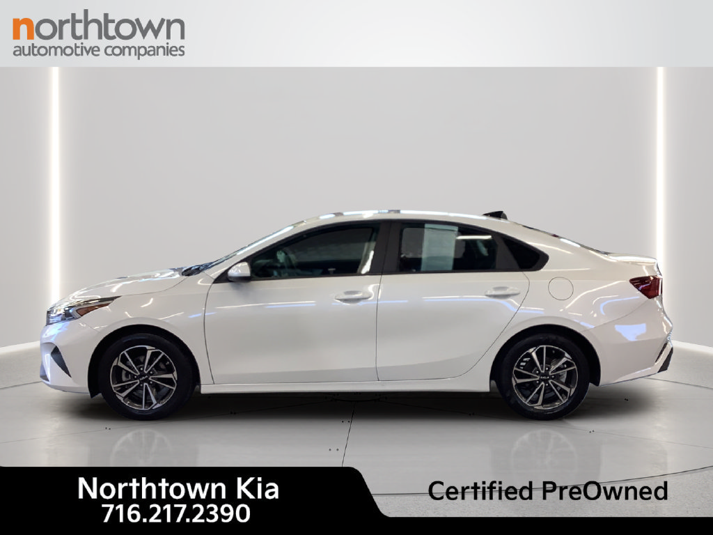 Certified 2022 Kia Forte LXS FWD image 3