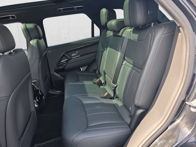 Used 2025 Land Rover Range Rover Sport SE AWD/4WD image 14