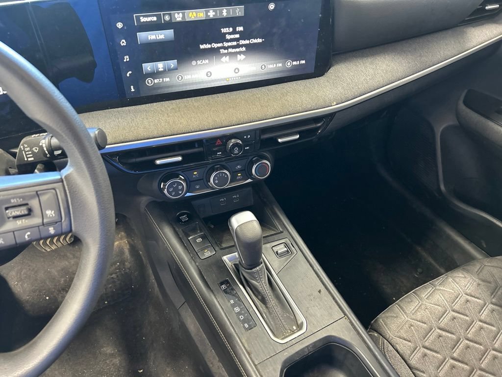 Used 2025 Nissan Kicks SV AWD/4WD image 5