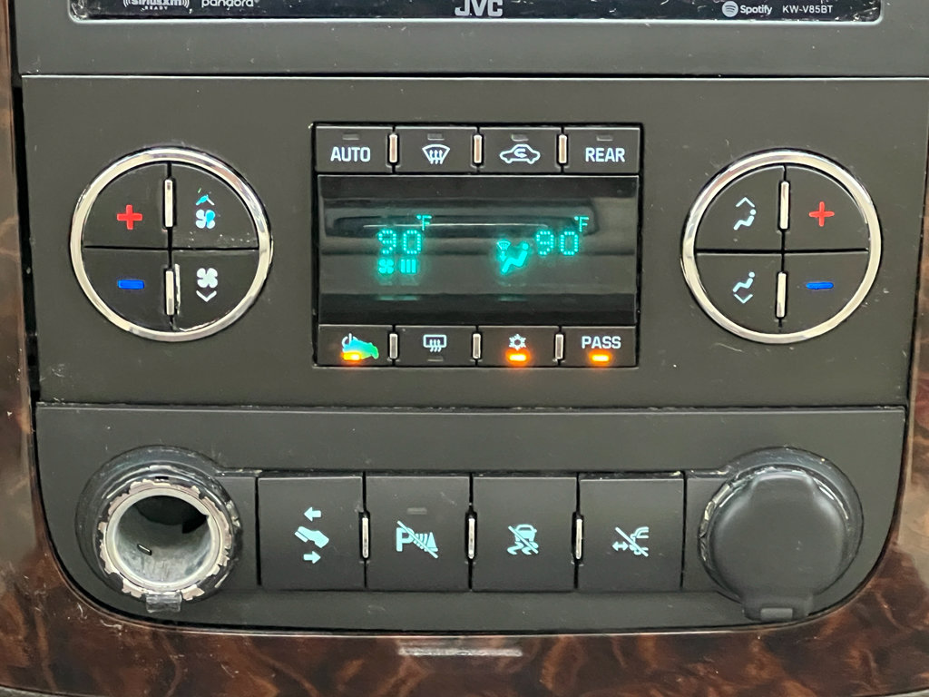 Used 2011 GMC Yukon Denali image 23