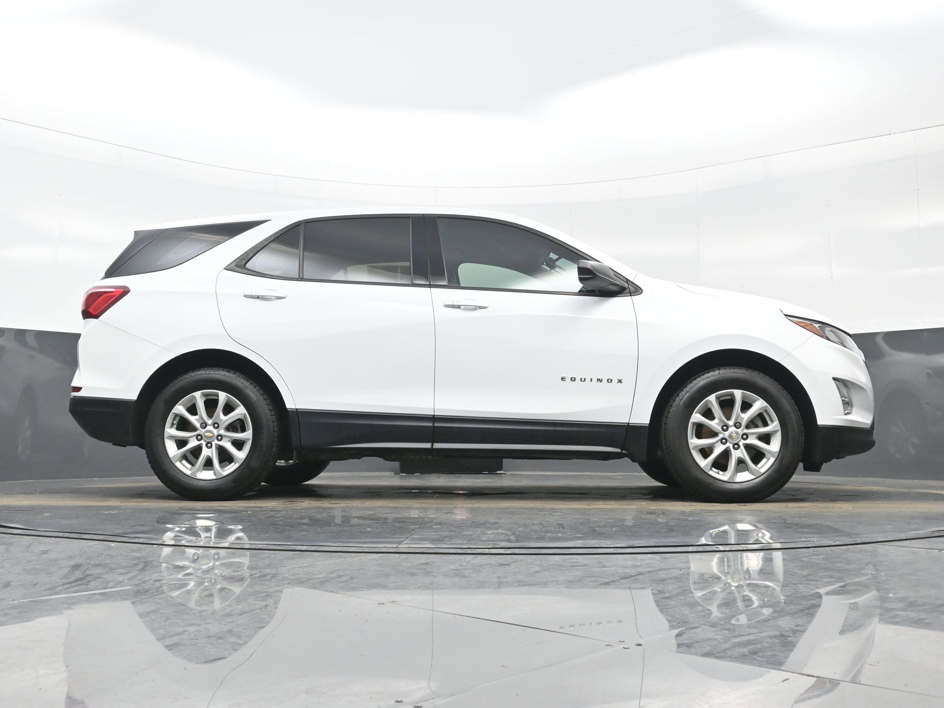 Used 2019 Chevrolet Equinox LS image 30