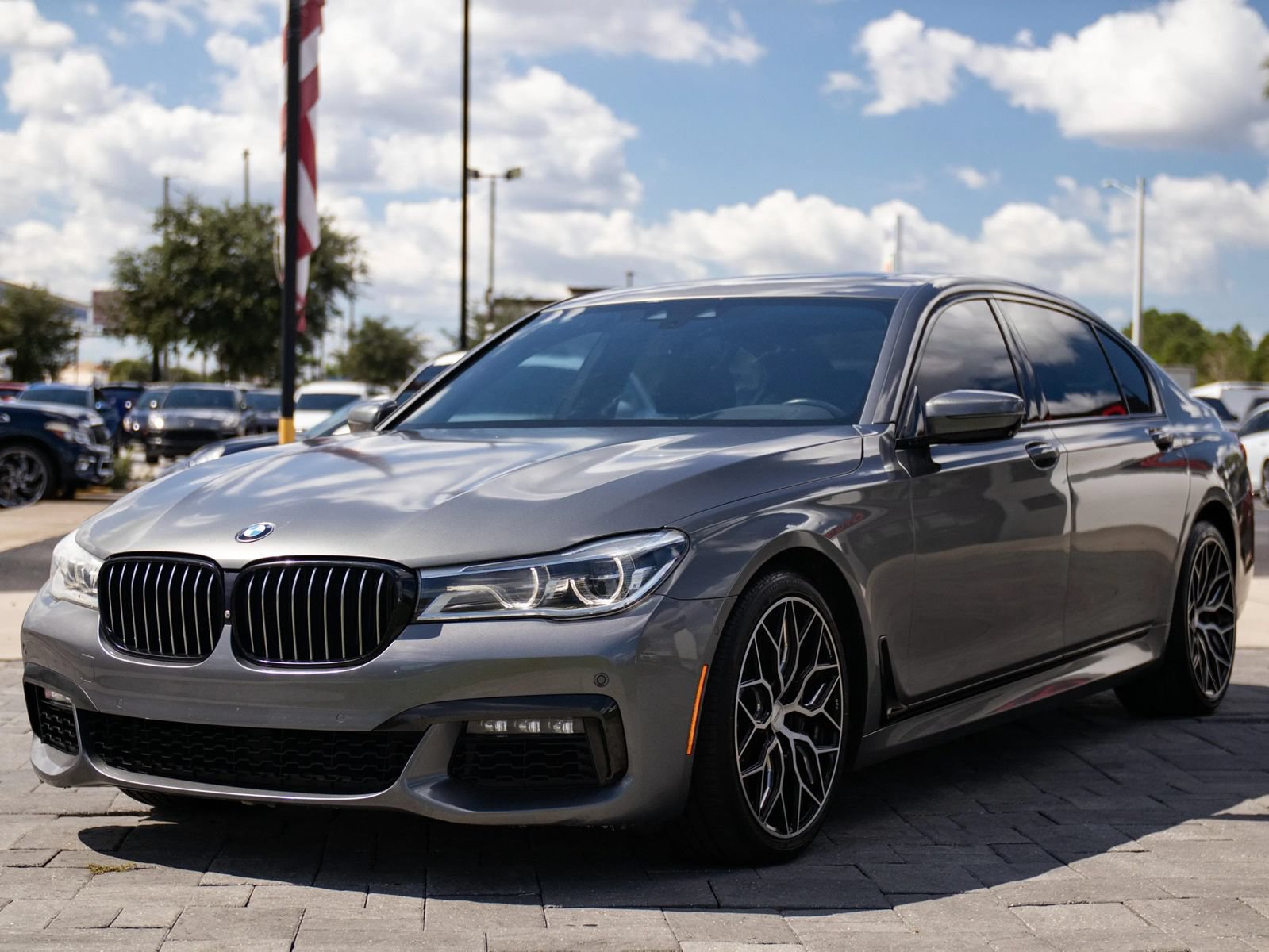 Used 2019 BMW 750i w/ M Sport Package RWD image 6
