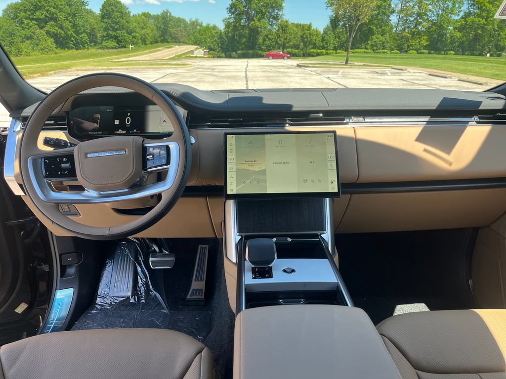 New 2026 Land Rover Range Rover Long Wheelbase SE AWD/4WD image 12