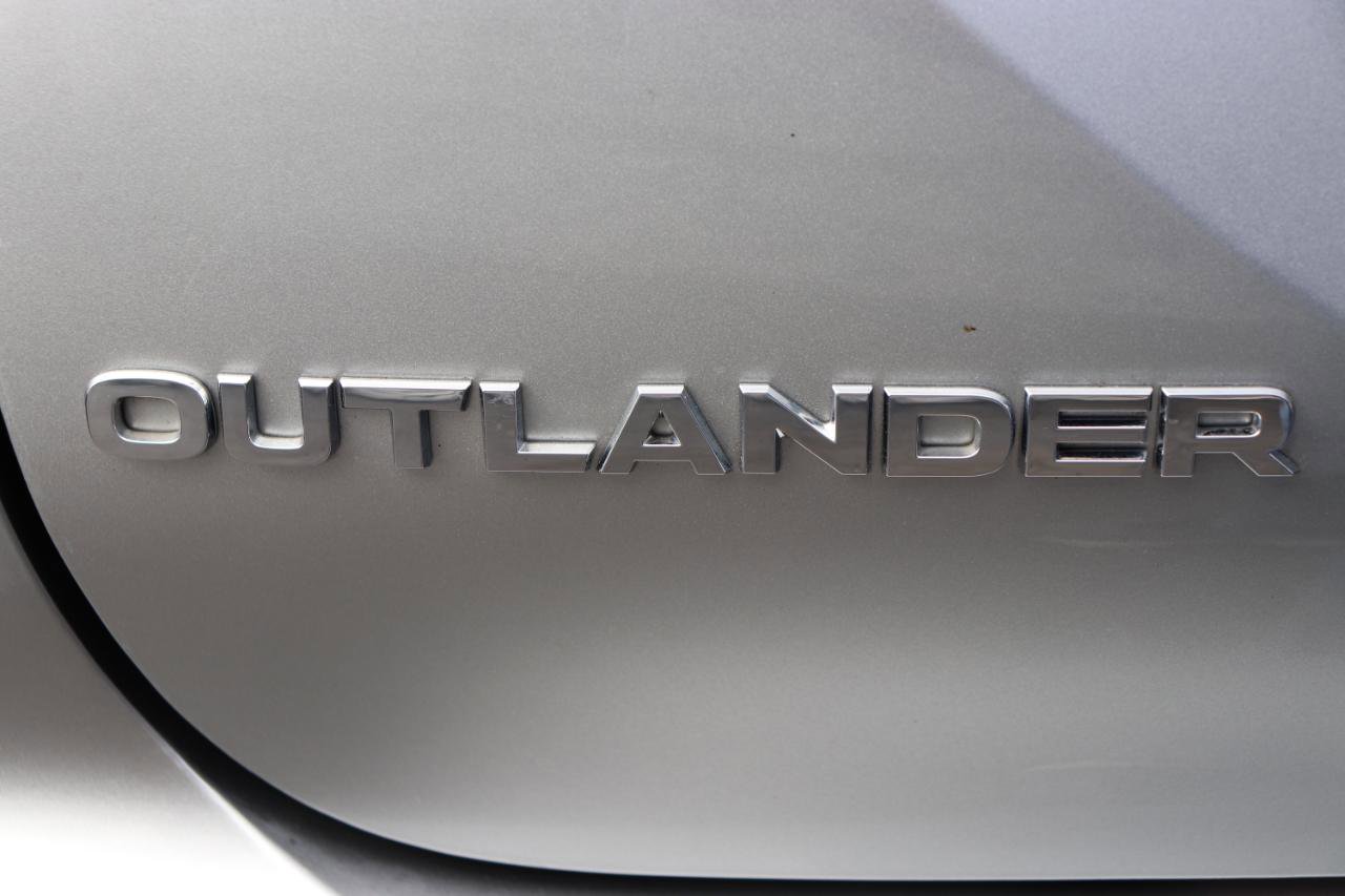Used 2024 Mitsubishi Outlander AWD image 64