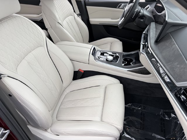 Used 2025 BMW X7 xDrive40i w/ Premium Package AWD/4WD image 12
