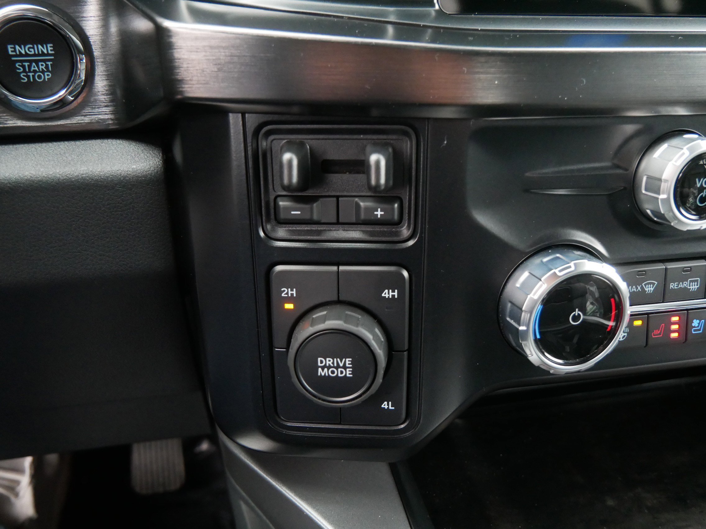 Used 2023 Ford F250 Lariat w/ Camper Package image 31