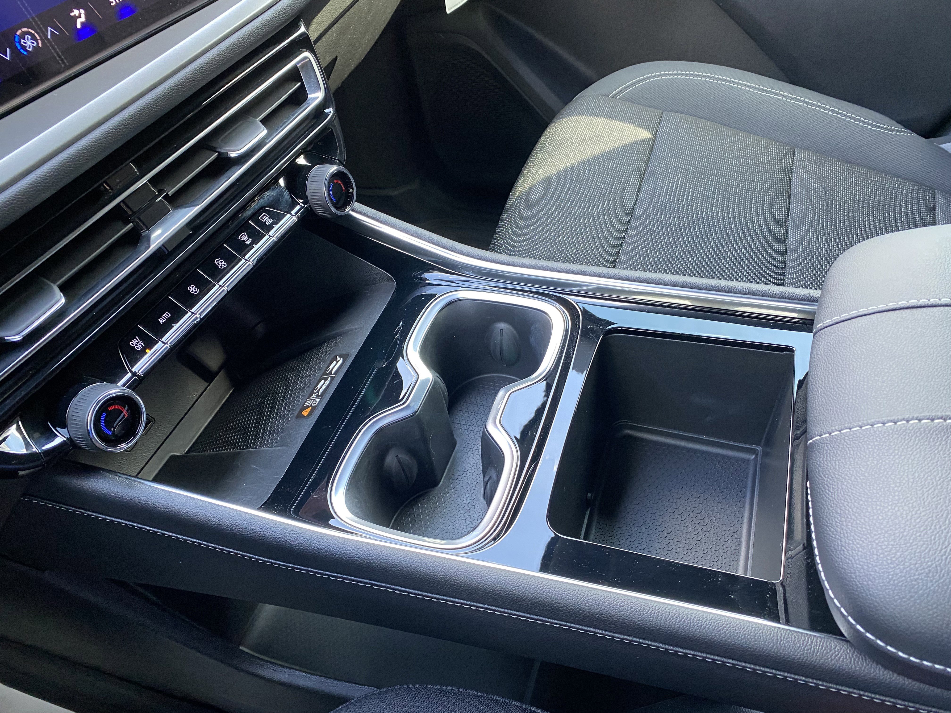 Used 2026 Chevrolet Traverse LT image 30