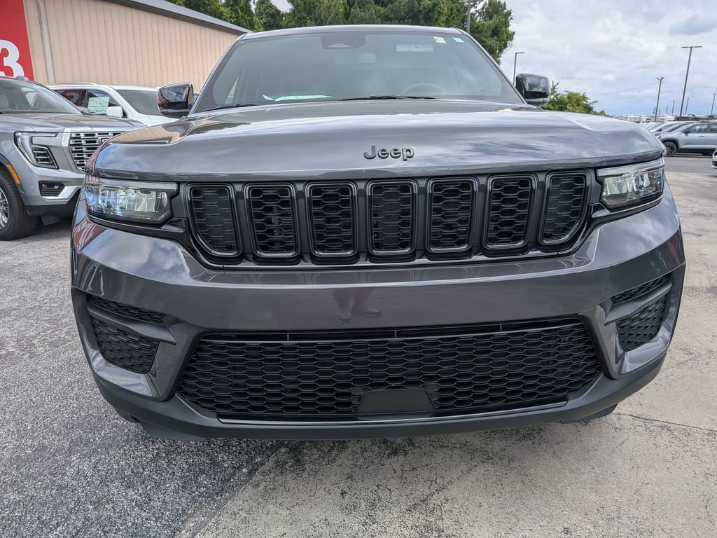 Used 2024 Jeep Grand Cherokee Altitude AWD/4WD image 6
